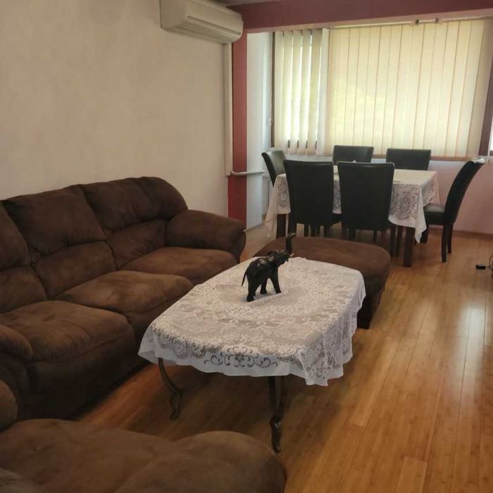 Дава се под наем Тристаен апартамент в Бургас, Център - 96 кв.м за 700 € - Снимка #2