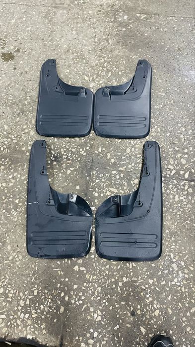 Брызгoвики Toyota Hilux