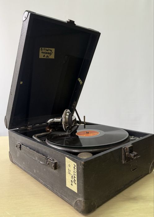 Patefon Paillard MIGA(din dotarea trupelor germane)