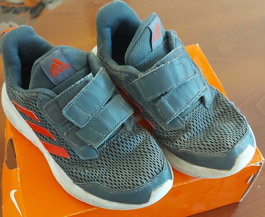 Обувки номер 33 за момче