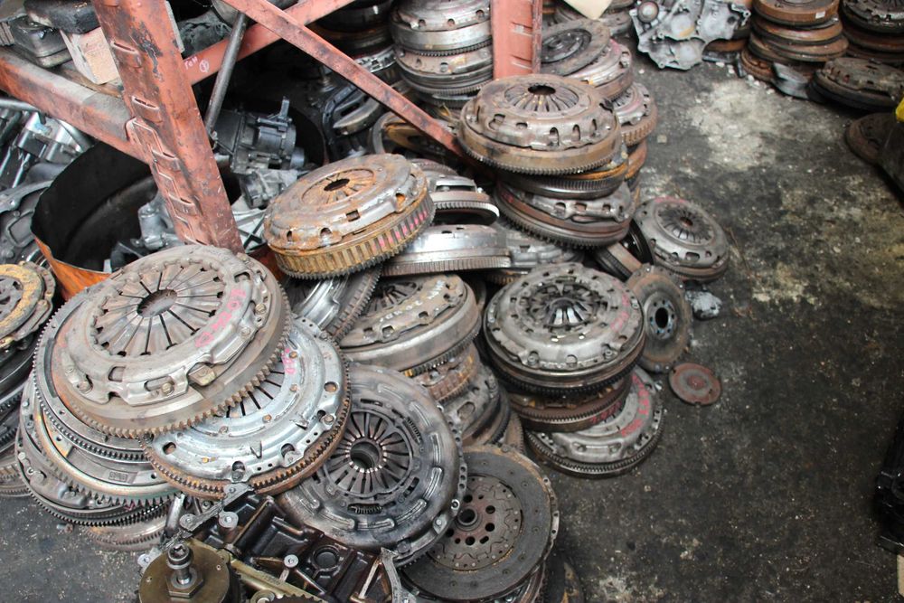 Демпфер, съединител и маховец за автомобили