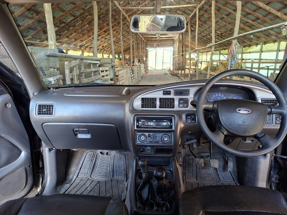 Vând schimb jeep ford ranger