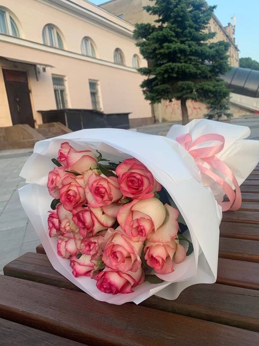 Свежие розы розовые
