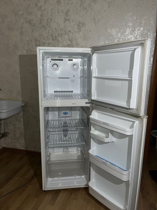 Холодильник с микроволновкой