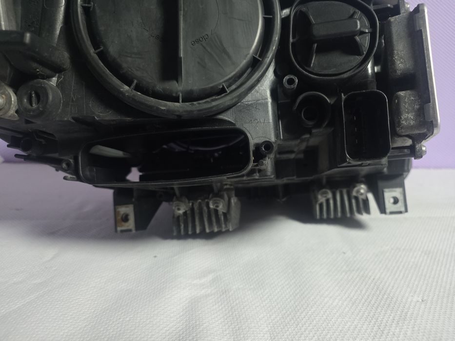 Far stanga BMW Seria 5 F10 F11 Bi-Xenon LED original HELLA 7203245