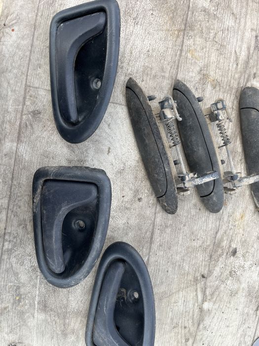 Дръжки за врати от Рено Клио /С механизъм за вдигане на прозорци