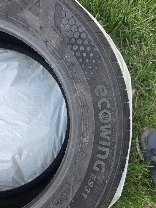 Продам две резины kumho 195/65/15 91H