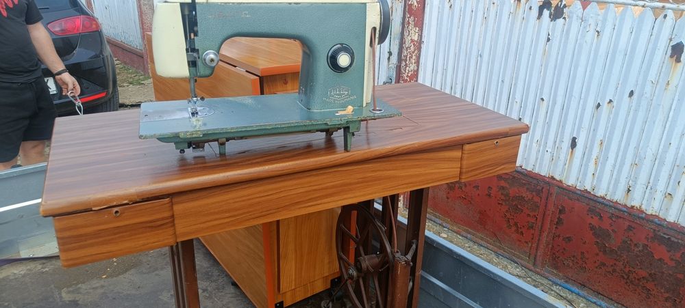 Mașină de cusut Cugir