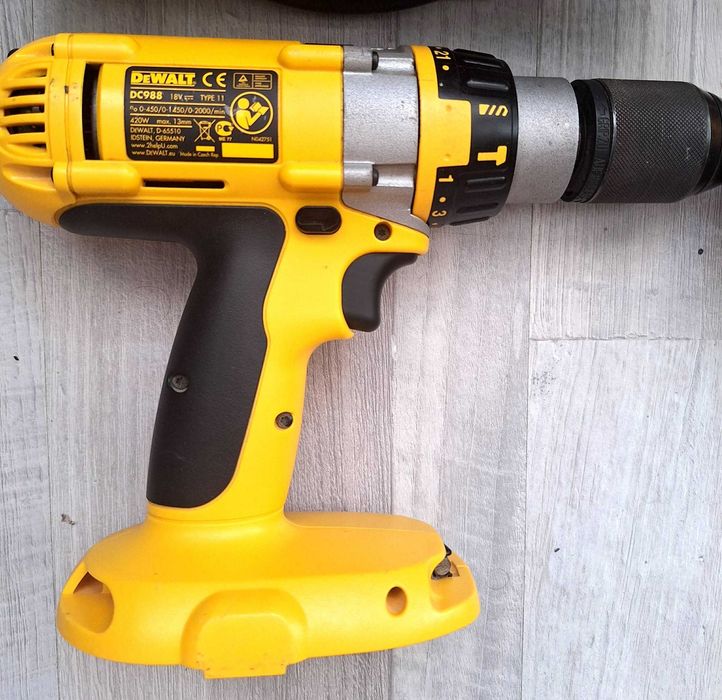 Акумулаторен комплект DeWalt 18V – 2 бр. Винтоверта DC988, Циркуляр, Зарядно и 2 Батерии