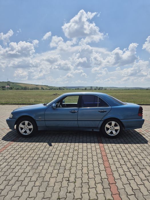 Vand sau schimb Mercedes c220