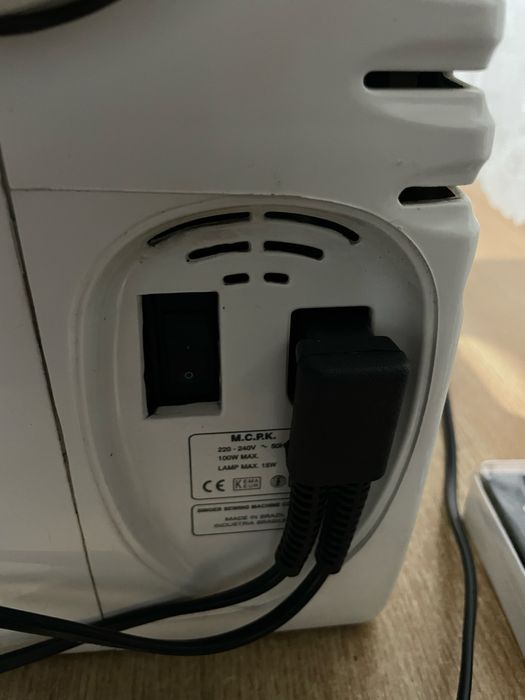 Masina de cusut Singer