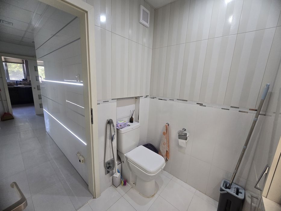 Продава се Тристаен апартамент в Бургас, Славейков - 98 кв.м за 1888 €/кв.м - Снимка #9