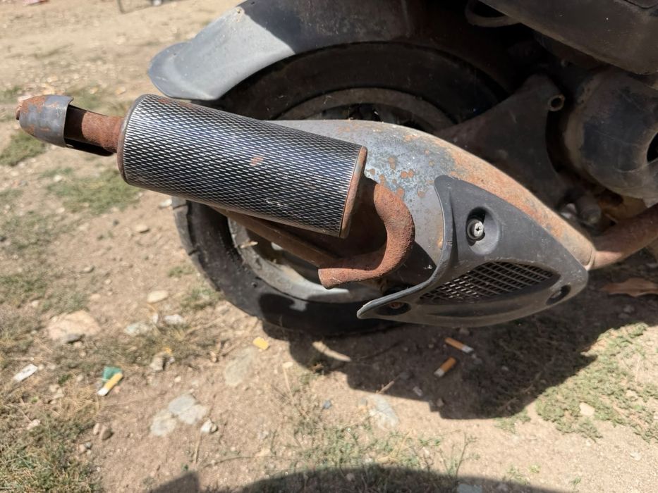 Vand scuter piaggeo 49 2 t, este defect.Nu are raci de la pedala și contactul.