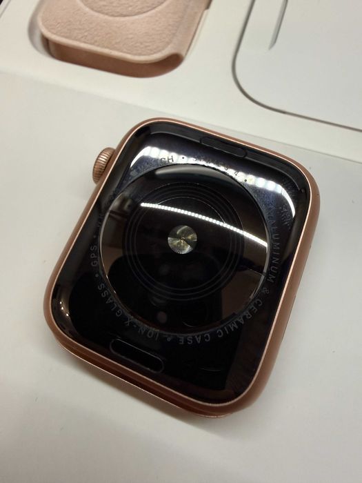 Apple Watch Seria4 44mm GPS Gold Aluminum Case
