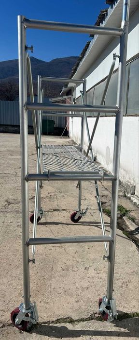 Мобилно скеле на колела