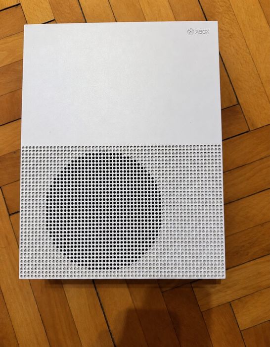 Vand xbox one s 1tb urgent!