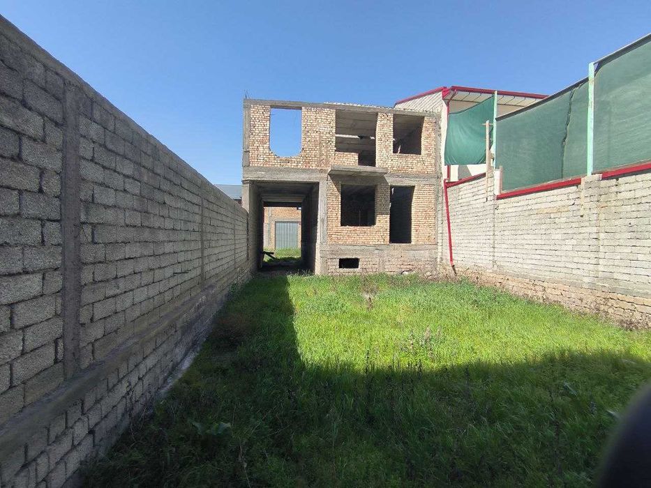 SOTILADI 2 qavat korobka hovli 2.6 sotix Xonobod. Mo'ljal 352 maktab