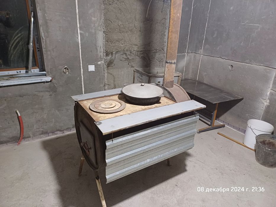 Буржуйка, печка утин кумирда иситади.