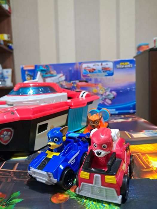 Paw Patrol, игрален комплект със самолетоносач 
Пес Патрул - Pup Squad