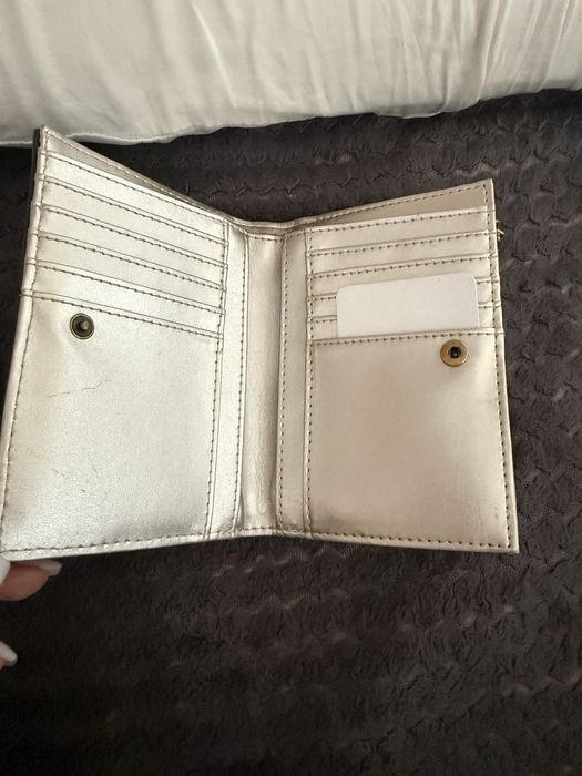 Дамско портмоне Guess