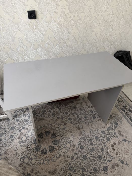 Стол в отличном состояний