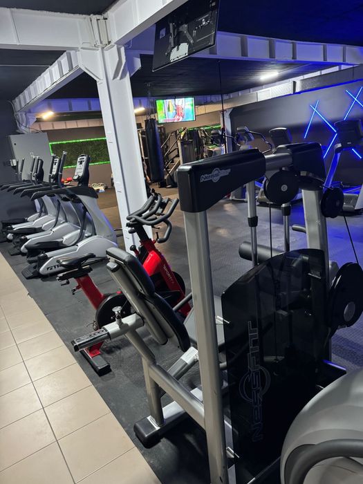 De vanzare: Bicicleta , gantere plus rastel , aparat biceps femural