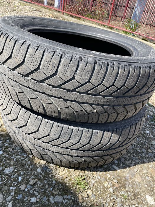 Vand 4 jante cu 2 cauciucuri 185 60 15 iarna , capace originale dacia