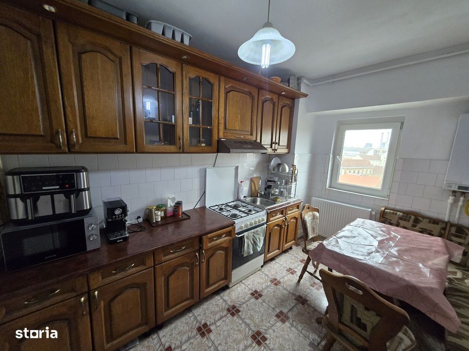 Apartament 3 camere, 2 bai, centrala proprie, Complexul Studentesc