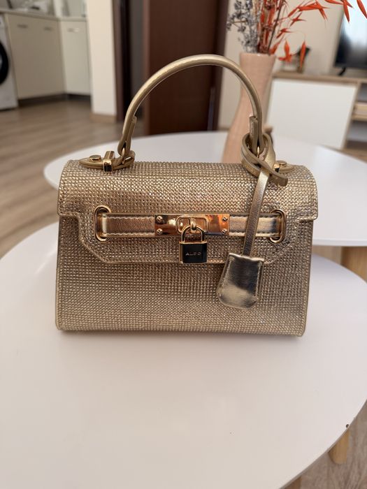 Златна чанта ALDO с камъни