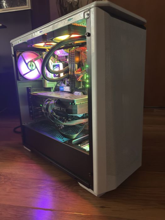 Геймърски компютър/ I9 9900K/Водно/32GB/RTX 3090 24GB/1TB SSD+1TB HDD