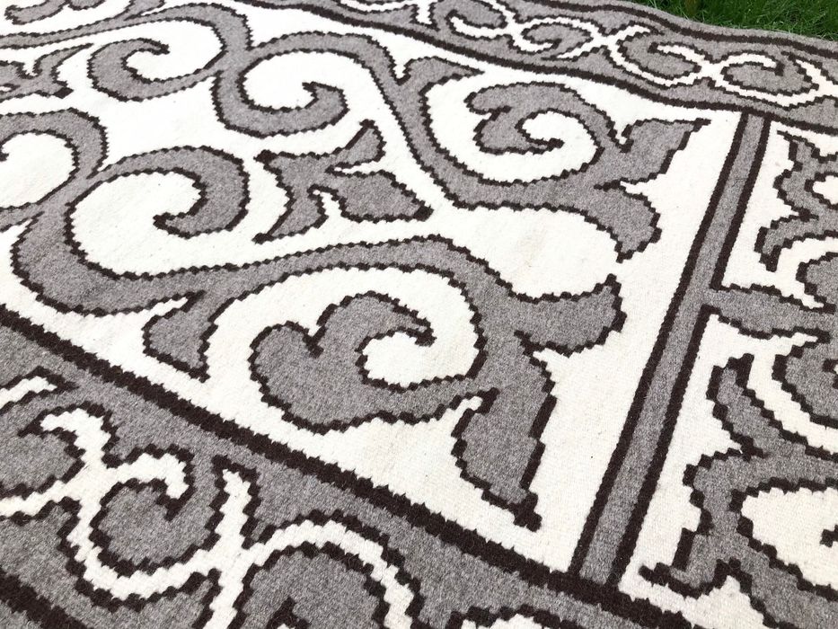 ръчно изработен вълнен килим