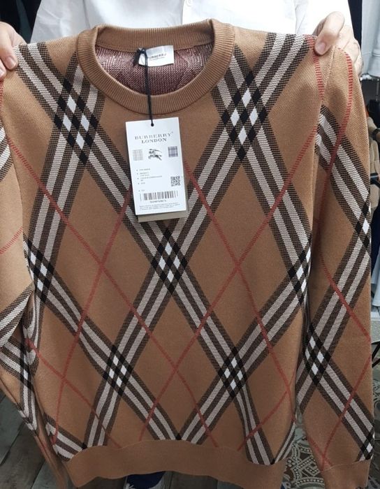 Pulovar Burbbery new collection/Italia, saculet, etichetă