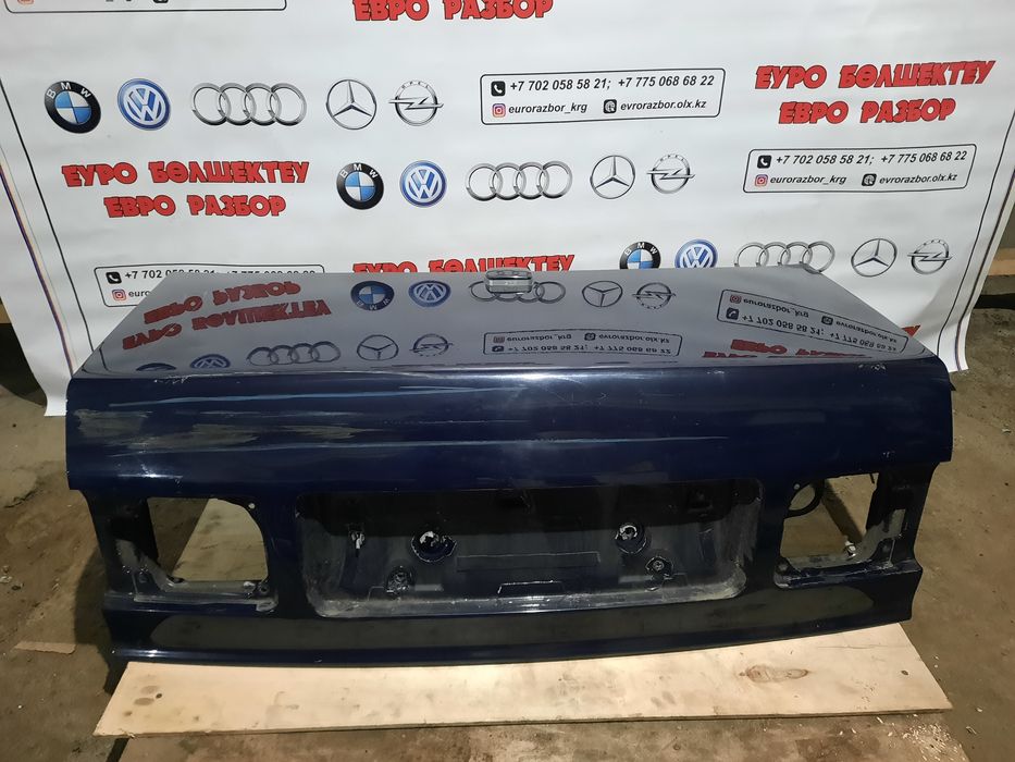 Крышка багажника Ауди А8 D2