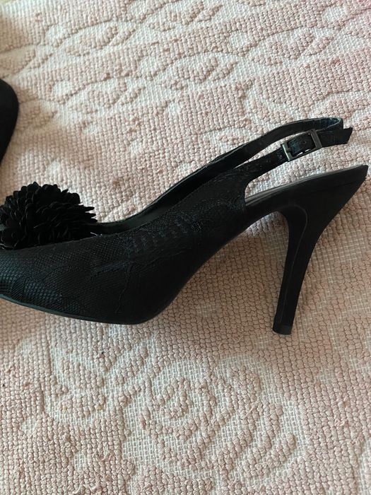 Black shoes heels