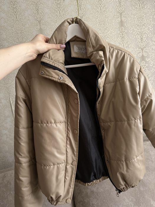 Продам куртку женскую