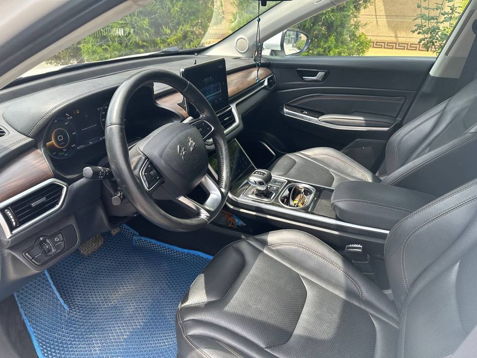 Hongqi Ehs 3 xolati zur. 407 zapas xod. Uzimni nomimda