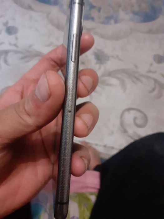 Iphone x xolati ideal samsung va redmilarga abem holatiga qarab