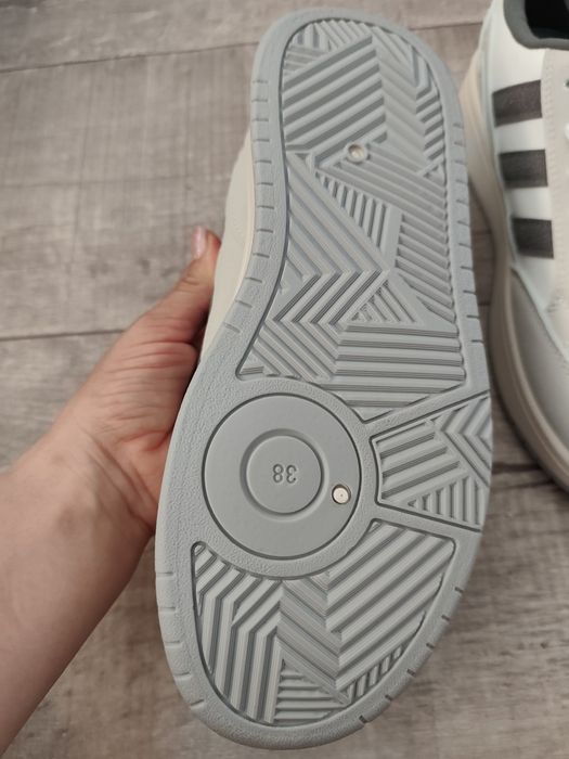 Продам кросовки женские