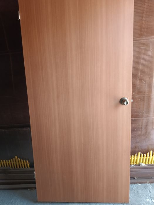 Продам двери б./у.