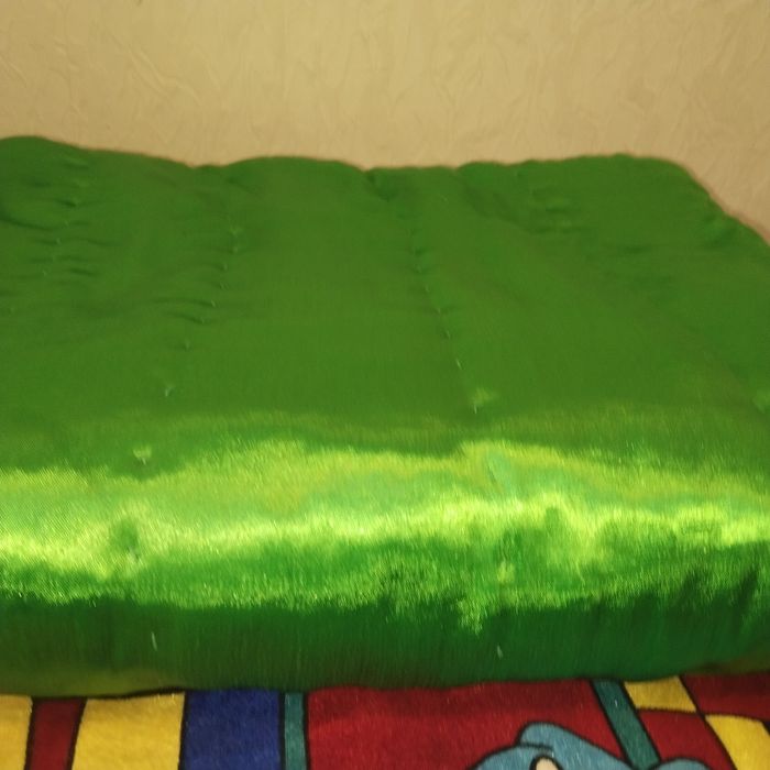 Қолдан көктеп тігілген көрпелер сатылады