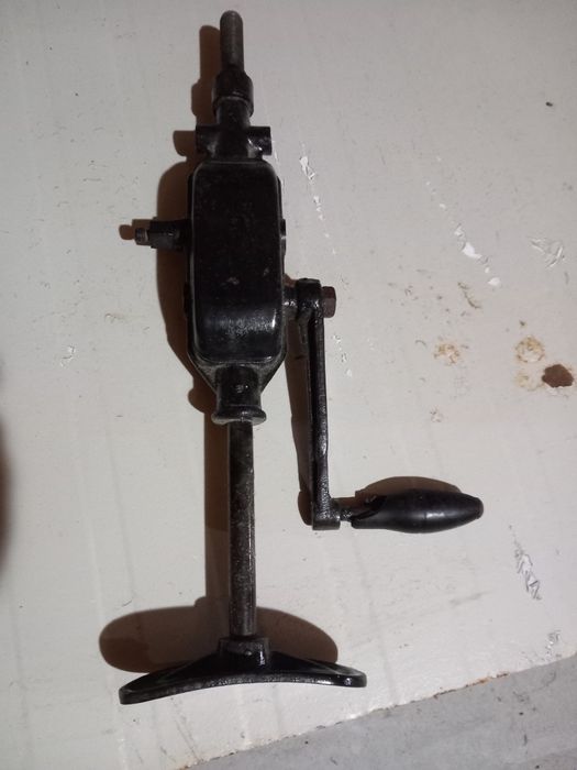 Bormasina manuală pentru gaurit