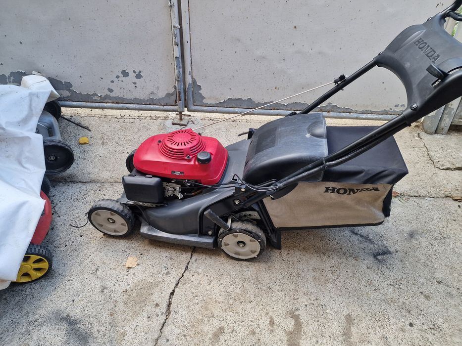 Masina de tuns iarba Honda Hrx