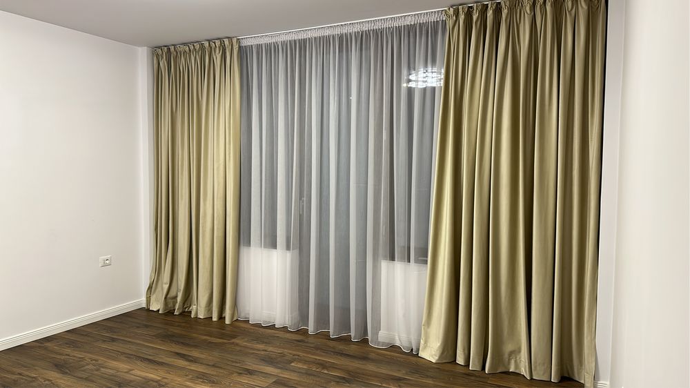 Vand set draperii din catifea (2 bucati)