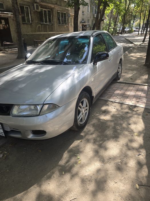 Митсубиси каризма 1.6 очень окономичный