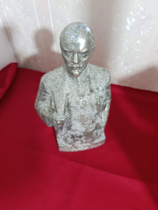 Продам статуэтку бюст Ленина