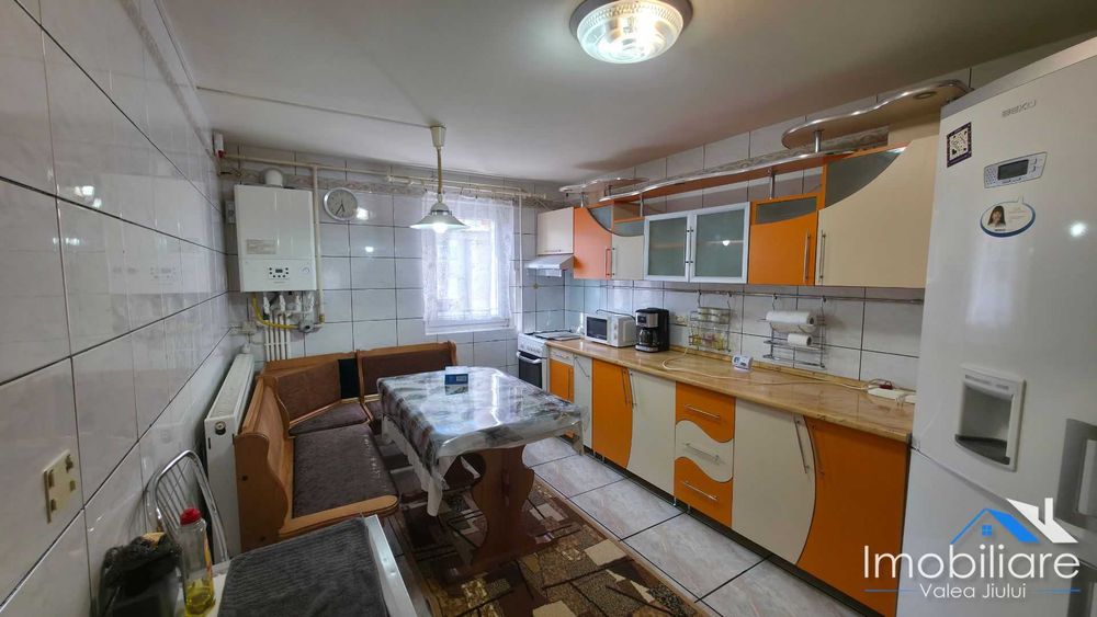 Apartament 3 camere - Lupeni (Barbateni) | 2 balcoane