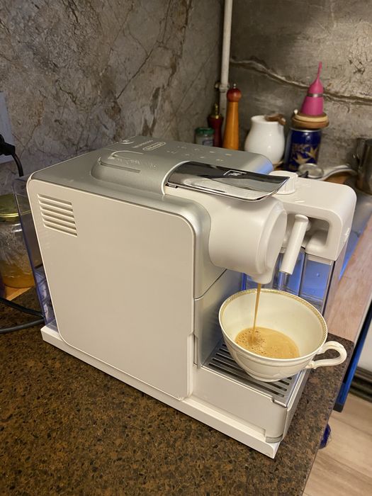 Aparat de cafea Nespresso Delonghi