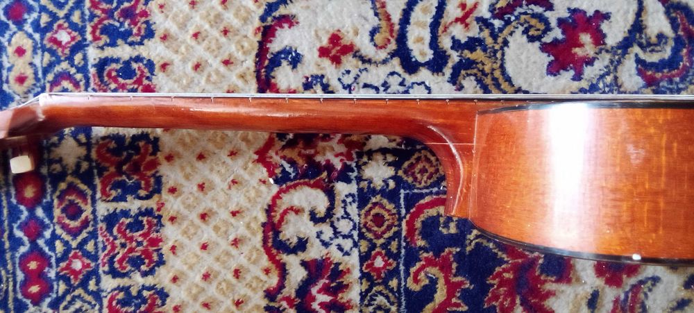 Стара китара , класическа