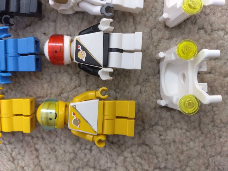 Lego Classic Space, Futuron, Blacktron I, Mars Mission и Modern Space фигурки