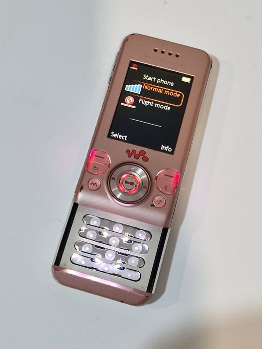 Telefon Sony Ericsson fara tastatura